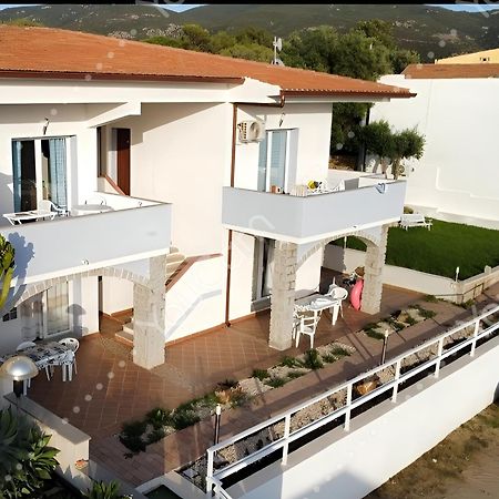 Beb Con Piscina Villa Del Borgo Badesi Exterior foto
