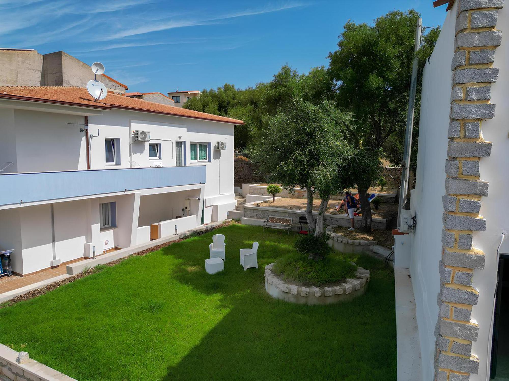 Beb Con Piscina Villa Del Borgo Badesi Exterior foto